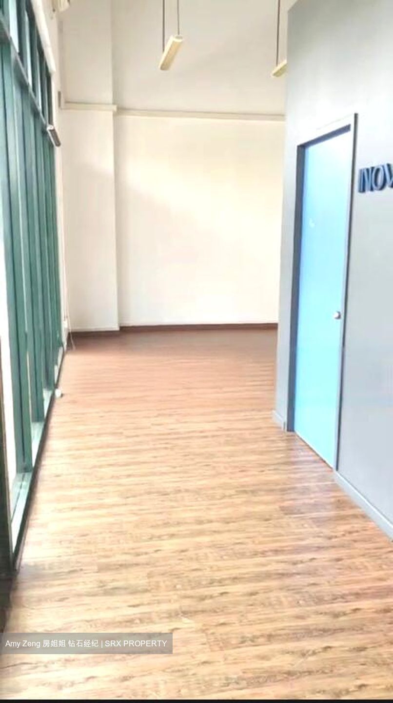 Redhill Forum (D3), Factory #453178611